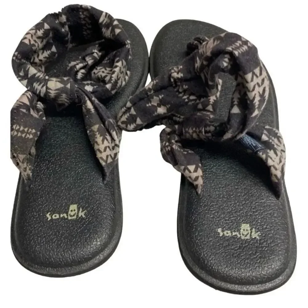 Sanuk girls yoga sling two printed sandal size 5 ￼￼